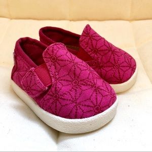 Baby/toddler girl pink patterned Toms classics sz3